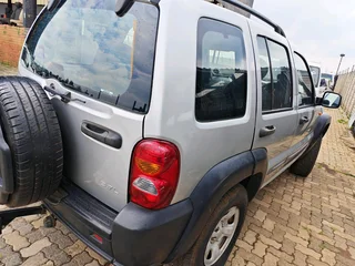 Stripping Jeep Cherokee for Spares