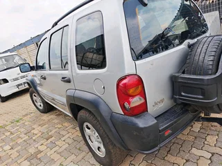 Stripping Jeep Cherokee for Spares