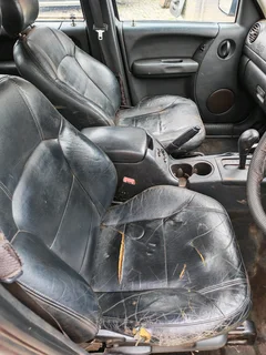 Stripping Jeep Cherokee for Spares