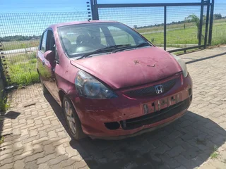 Stripping Honda Jazz 2006 for spares