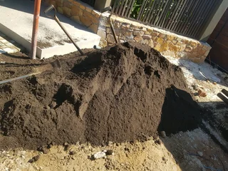 We Supply Compost And Topsoil And Back Mulch And Stones Per Cube R700