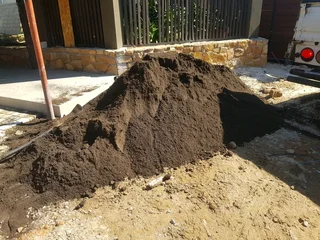WE SUPPLY COMPOST AND TOPSOIL AND BACK MULCH AND STONES PER CUBE R700