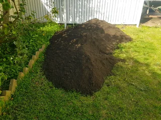 We Supply Compost And Topsoil Per Cube R700