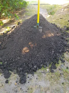 WE SUPPLY COMPOST AND TOPSOIL AND BACK MULCH AND STONES PER CUBE R700