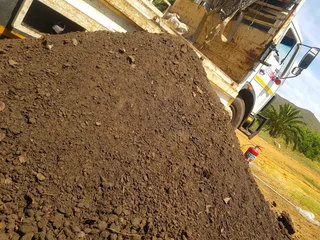 We Supply Compost And Topsoil Per Cube R700