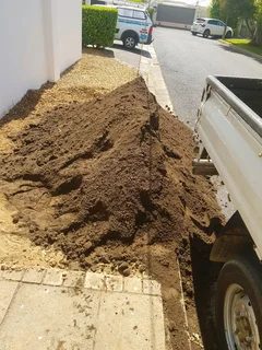 We Supply Compost And Topsoil Per Cube R700