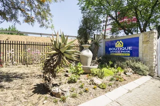 Fully Serviced Offices in Paulshof and Douglasdale (R4000-R6000) Doctor/Lawyer/Accountant/Beautician