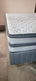Selling Original Well Known Famous Name Branded Queen Heavy Duty Matress With Bedbase  ( R3950 )
