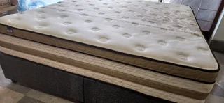 Selling Original Well Known Famous Name Branded King Heavy Duty Matress With Bedbase ( R4950 )