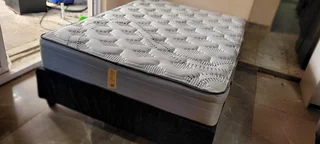 Selling Original Well Known Famous Name Branded Double Bed Matress With Bedbase ( R3550 )