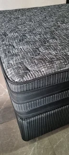 Selling Original Well Known Famous Name Branded Queen Matress With Bedbase ( R4550 )