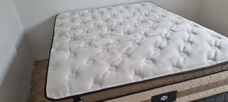 Selling Original Well Known Famous Name Branded Queen Heavy Duty Matress With Bedbase ( R3950 )