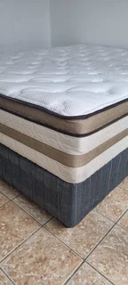 SELLING ORIGINAL WELL KNOWN FAMOUS NAME BRANDED QUEEN HEAVY DUTY MATRESS WITH BEDBASE ( R4550 )