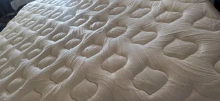 Selling Original Top Of The Range King Pocketspring Matress With 2 Bedbases. ( R7950 )