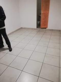 Hairstylist/ beautician to Rent unit Umhlatuzana