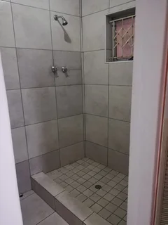 Hairstylist/ beautician to Rent unit Umhlatuzana