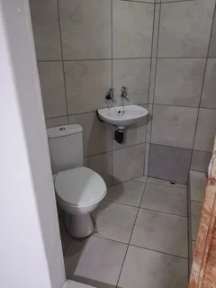 Hairstylist/ beautician to Rent unit Umhlatuzana