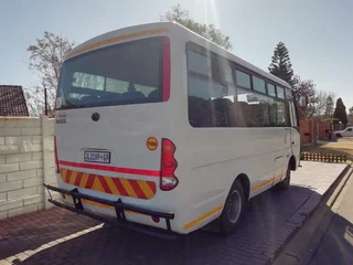 Yutong Zhou (22 seater)