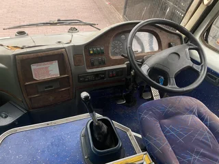 Yutong Zhou (22 seater)