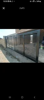 Title: Gates, fireplace, baglars, windows, fance, trellis