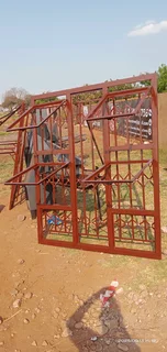 Title: Gates, fireplace, baglars, windows, fance, trellis