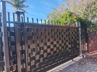 Title: Gates, fireplace, baglars, windows, fance, trellis