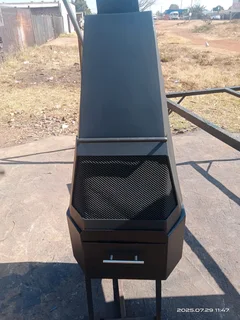 Title: Gates, fireplace, baglars, windows, fance, trellis