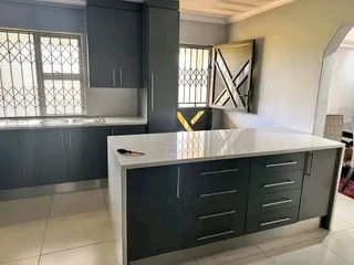 Built in kitchen cupboards and fitted wardrobes contact 0655109639