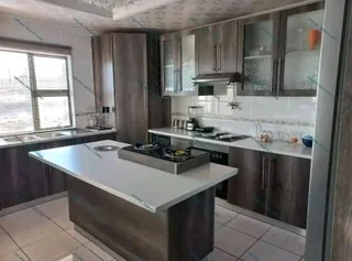 Built in kitchen cupboards and fitted wardrobes of all sizes colour and designs contact 0638758663