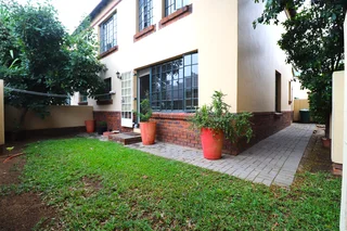 Duplex for sale in Olivedale!