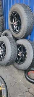 BAKKIE 17&#34;MAG RIMS AND 265/65/17 BRIDGESTONE TYRES
