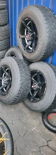 BAKKIE 17&#34;MAG RIMS AND 265/65/17 BRIDGESTONE TYRES