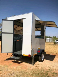 Mobile kitchen trailer