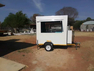 Mobile kitchen trailer