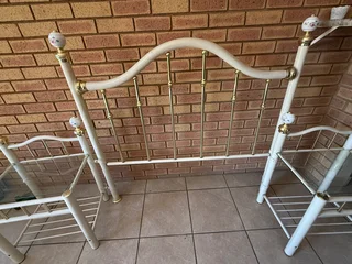 Metal & Glass Headboard - Cash upon xolle