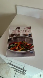  The AMC Book – Over 150 Recipes (Official AMC Cookware Recipe Book)