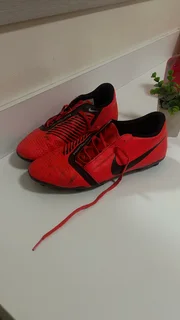 Nike Football Boots – Red/Black – Size [size 10 UK/ 9 US]