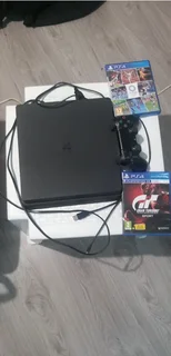 Playstation 4slim 1controller and 2games