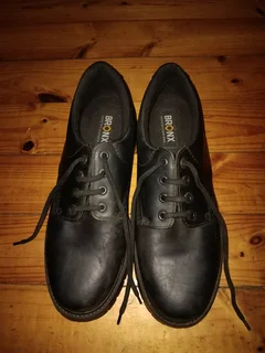 Bronx Genuine Leather D1 Lace-Up Shoes R600 (Black).