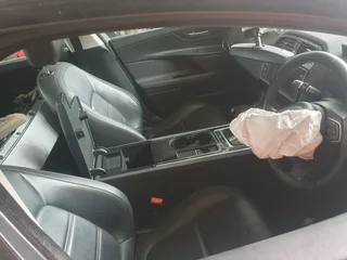 Jaguar XE 2.0 INGENIUM for parts