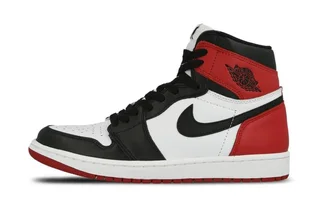 NIKE AIR JORDAN 1 RETRO &#34;BLACK AND RED&#34; SNEAKER