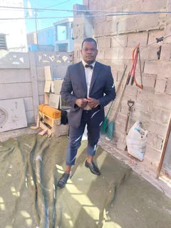 Malawi man I&#39;m doing to fixing pools, microwave