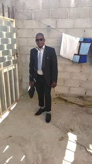 Malawi man I&#39;m doing to fixing pools, microwave