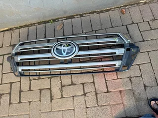 toyota land cruiser front grill