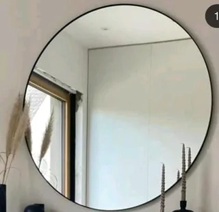 Round mirror
