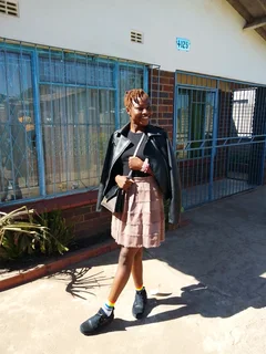 My name is fionah I'm looking for a job as a waitress