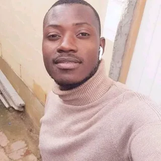 Am looking for a job available