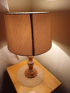 2 x Lamps with (shades beige)lively would fit in lounge Rugby area door collect both sets gor R300