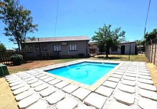 3 Bedroom House For Sale In Noycedale Nigel