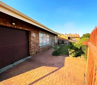 2 Bedroom house for sale in Dunnotar, Nigel